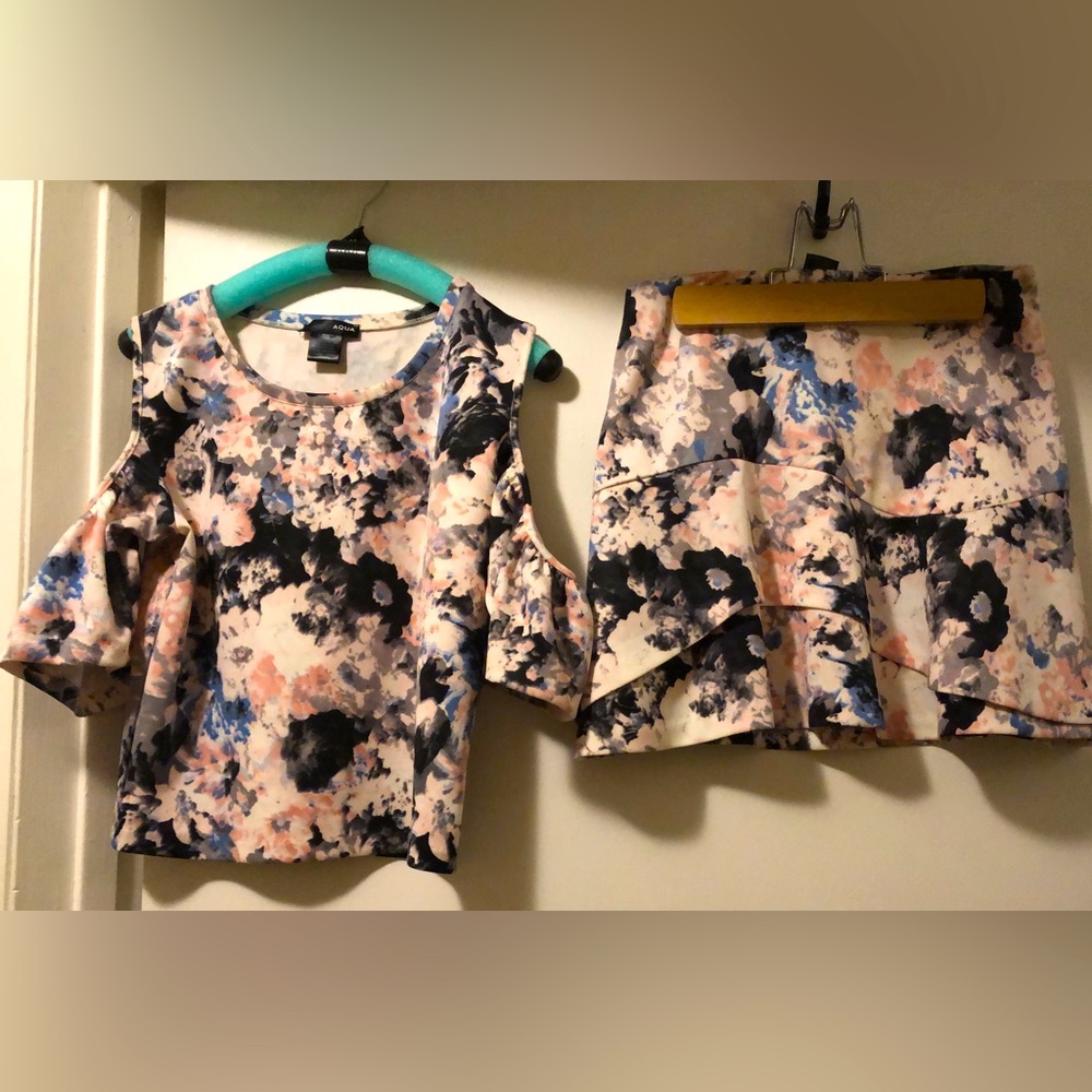 NWOT Aqua floral cold shoulder top & skirt - XS